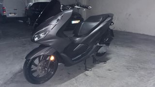 Honda PCX 125cc Scooter gris oscuro mate