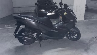 Honda PCX 125cc Scooter gris oscuro mate