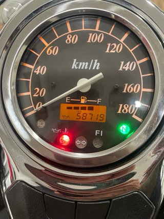 Suzuki Intruder C800 Negra bobber