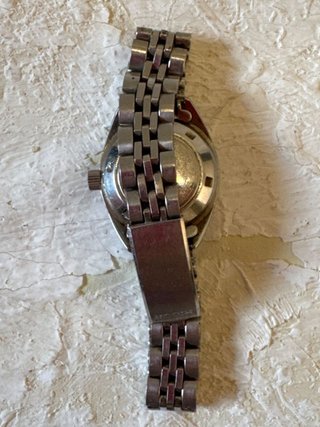 Reloj Seiko mujer acero · Bisel estriado