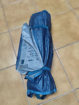 Tienda de campaña azul