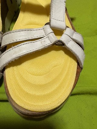 Sandalias Panama Jack blancas y amarillas