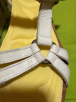 Sandalias Panama Jack blancas y amarillas