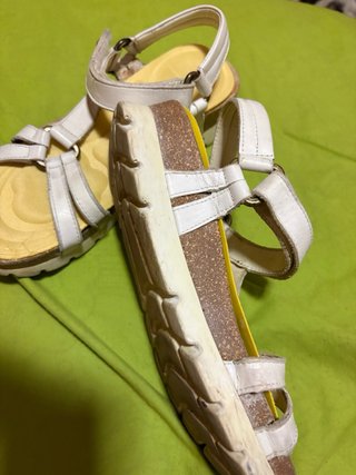 Sandalias Panama Jack blancas y amarillas