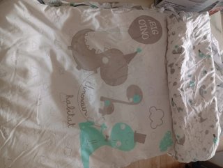 Saco de cuna con dinosaurios sin apenas uso