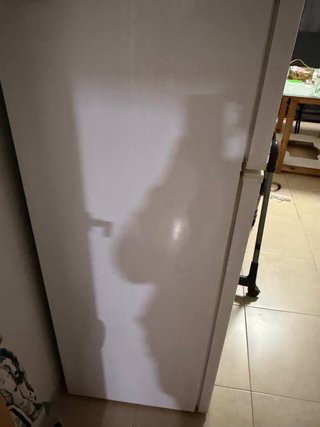 Campana extractora blanca y frigorífico 2 puertas