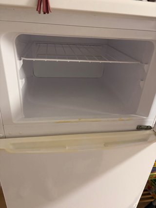 Campana extractora blanca y frigorífico 2 puertas