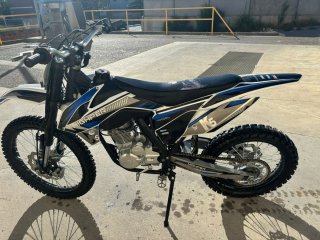 Moto de Cross 250 K5 Negra y Azul