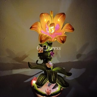 Flores eternas amarillas de limpiapipas