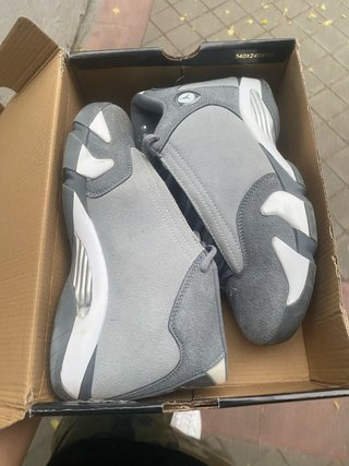 Jordan 14 grises y blancas