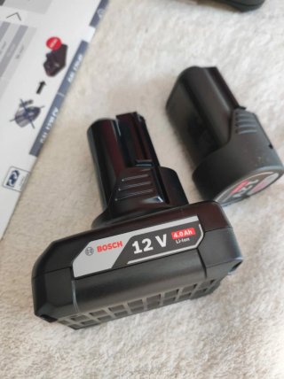 NUEVOS Cargador y Baterías Bosch Professional 12V