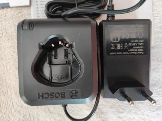 NUEVOS Cargador y Baterías Bosch Professional 12V