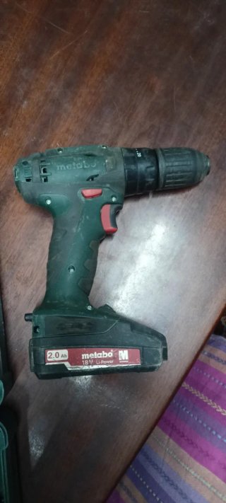 Taladro percutor profesional Metabo SB18