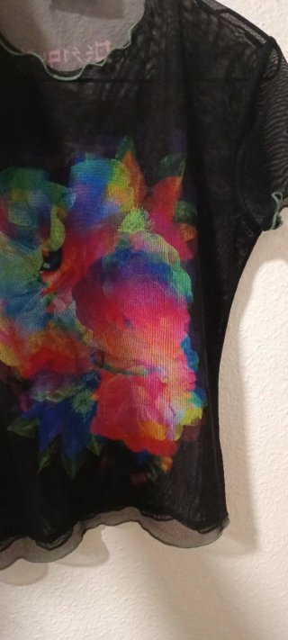 Camiseta Desigual floral multicolor negra