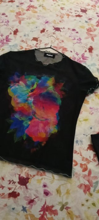 Camiseta Desigual floral multicolor negra