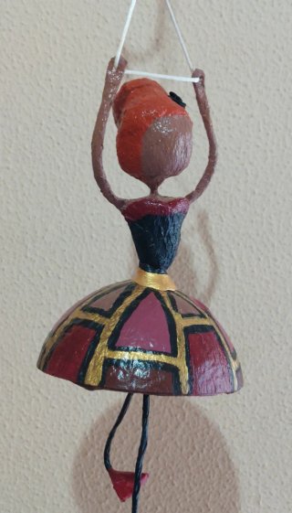 Muñeca bailarina papel maché