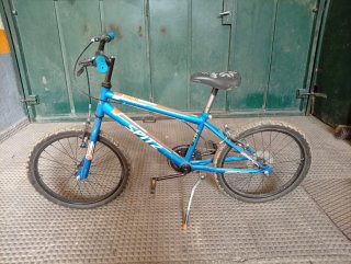 Bicicleta azul hasta 12 años