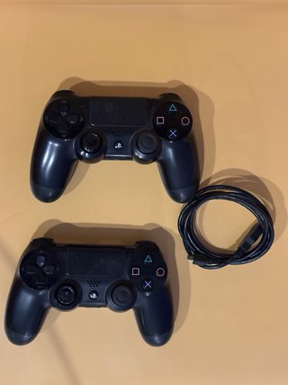 PS4 (PlayStation 4) + 2 Mandos + Cables