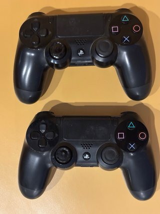 PS4 (PlayStation 4) + 2 Mandos + Cables