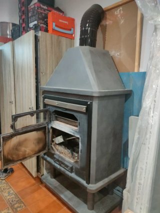 Chimenea de hierro con horno
