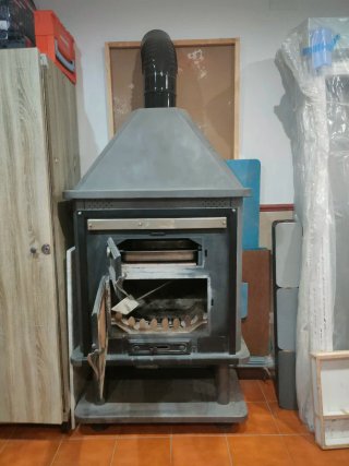 Chimenea de hierro con horno