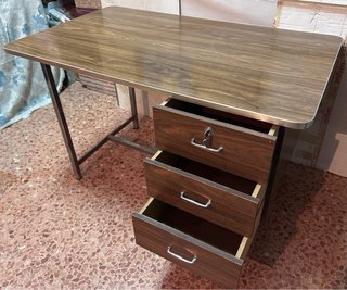 Mesa de despacho vintage metal y madera