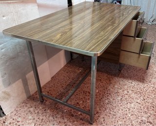 Mesa de despacho vintage metal y madera