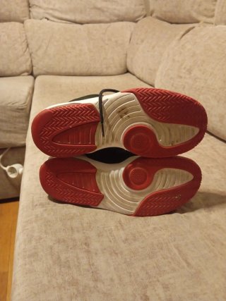 Zapatillas Jordan Talla 40 Negras y Rojas