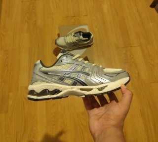 Asics Gel Kayano 14 Plata, Blanco y negro