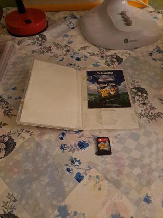 Pokemon Let's Go Pikachu! Nintendo Switch