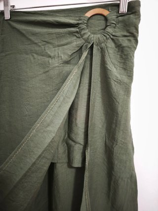Falda verde oliva con anilla