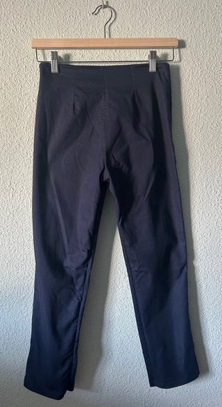 Pantalón pitillo bordado floral