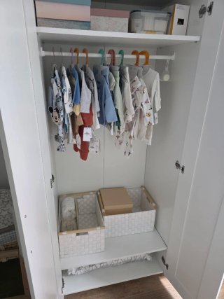 Armario infantil IKEA BRIMNES de 3 puertas