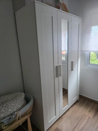 Armario infantil IKEA BRIMNES de 3 puertas