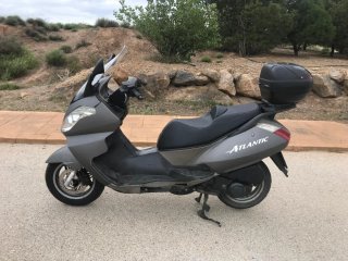 Aprilia Maxi Scooter Gris