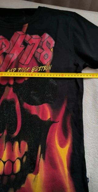 Camiseta Negra con Calavera y Llamas hip hop