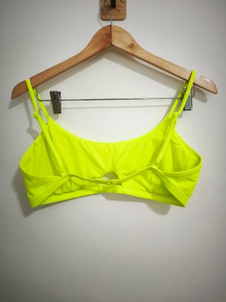 Top bikini verde/amarillo con corte