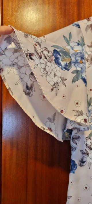 Vestido floral beige y azul