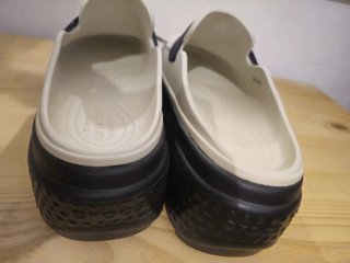 Crocs Stomp Loafer Beige/Negro Talla 41.5
