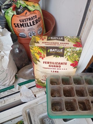 Kit jardinería: abono, tiestos, hidropónico