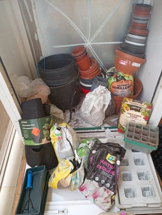 Kit jardinería: abono, tiestos, hidropónico