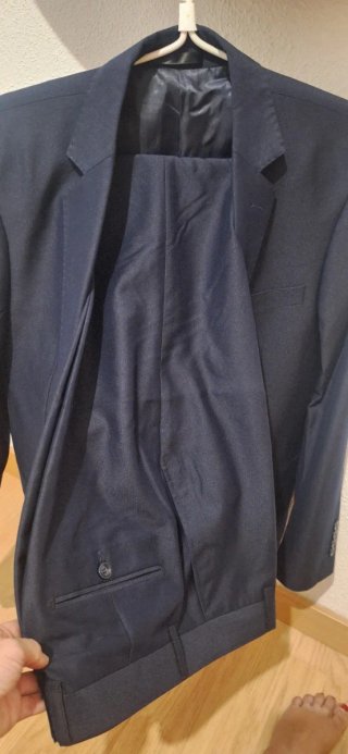 Traje de hombre negro nuevo