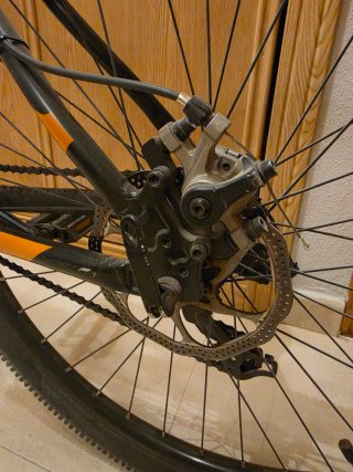 Bicicleta de Montaña Negra y Naranja