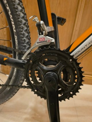 Bicicleta de Montaña Negra y Naranja