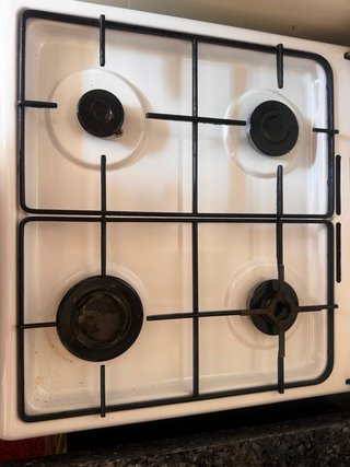 Cocina Beko blanca con horno