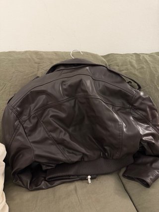 Chaqueta Zara efecto piel marrón