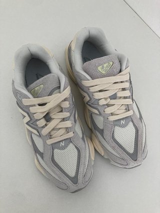 Zapatillas New Balance 9060 Gris Talla 44