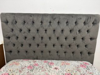 Cabecero de cama tapizado de teciopelo gris