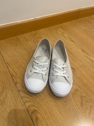 Zapatillas Converse Gris y Blancas