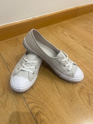 Zapatillas Converse Gris y Blancas